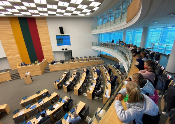 Seimas uždraudė azartinių lošimų reklamą